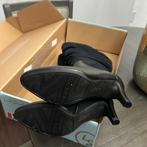 LIFESTRIDE GLORY WOMEN’S TALL FASHION BOOT (WIDE CALF) - Picture 3 of 7